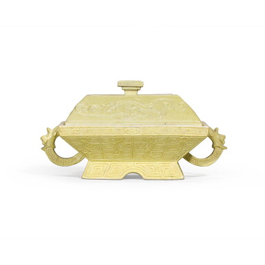 View full screen - View 1 of Lot 32. An archaistic yellow-glazed ritual vessel and cover (Fu), Mark and period of Guangxu | 清光緒 黃釉仿古雙龍耳簠 《大清光緒年製》款.
