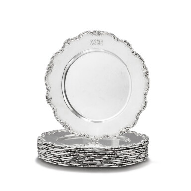 View full screen - View 1 of Lot 380. An American set of 12 silver presentation plates, Gorham, Providence, Rhode Island, circa 1900 | Ensemble de 12 assiettes de présentation en argent par Gorham, Providence, Rhode Island, vers 1900.