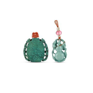View full screen - View 1 of Lot 85. A turquoise snuff bottle, Qing dynasty | 清 綠松石鼻烟壺 及 綠松石珮.
