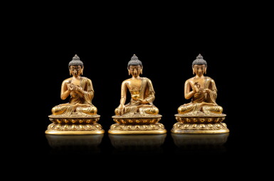 View full screen - View 1 of Lot 18. A rare gilt-bronze triad of Medicine Buddhas, Qing dynasty, Qianlong period | 清乾隆 銅鎏金佛坐像一組三尊.