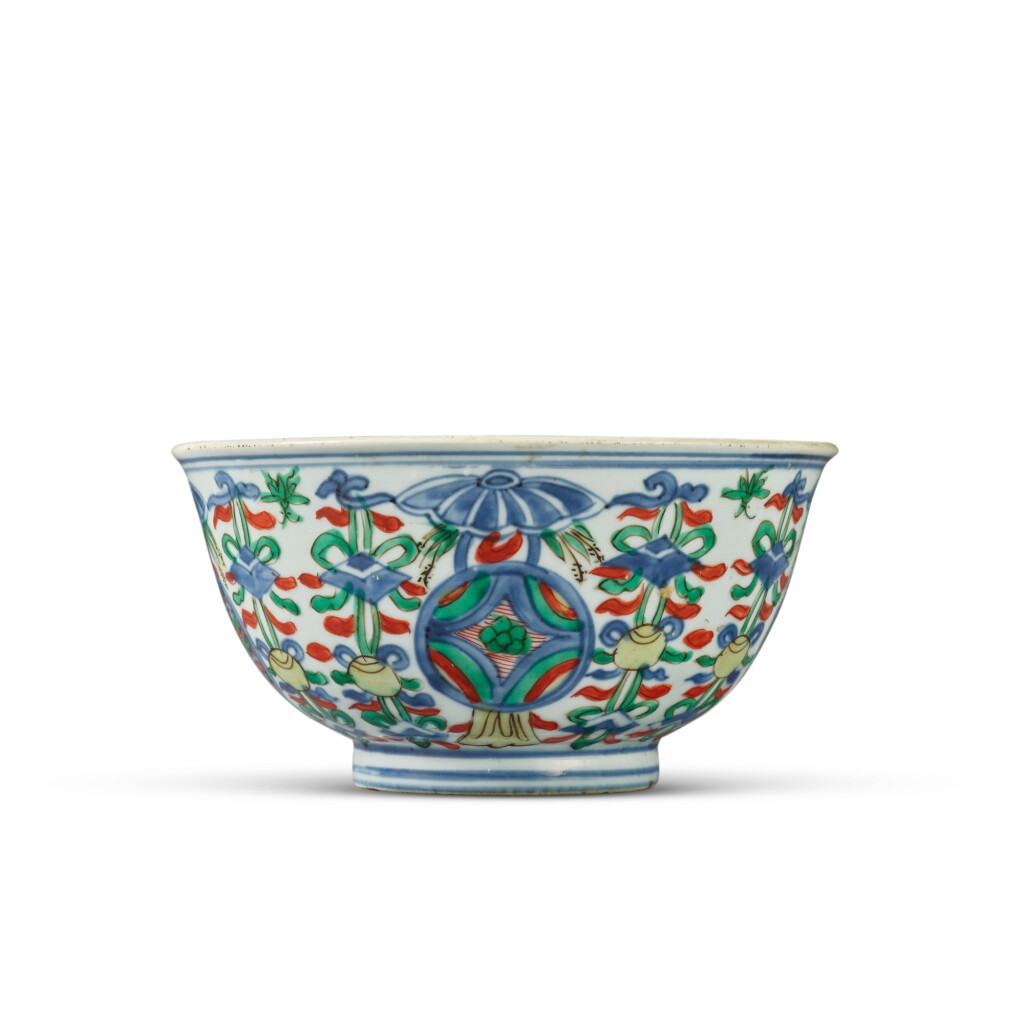 View full screen - View 1 of Lot 809. A wucai bowl, Qing dynasty, Kangxi period | 清康熙 五彩吉慶瑞錢紋盌.