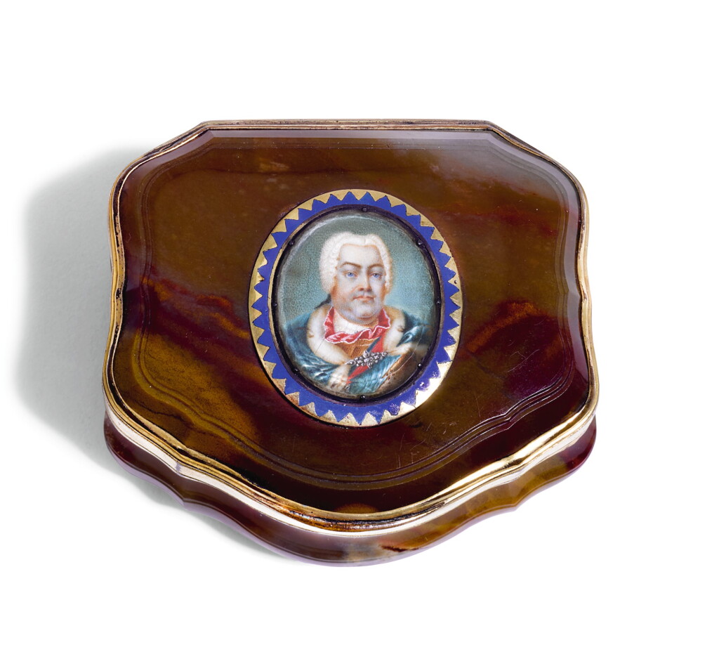 全螢幕檢視 - 查看46A hardstone boîte-à-miniature with enamelled gilt-metal mounts, German, circa 1740的1