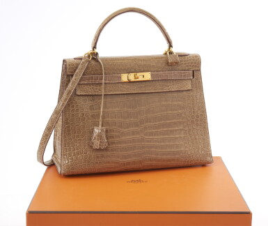 Voir en plein écran - Voir 1 du lot 10. Shiny fauve porosus crocodile and gold plated hardware handbag, Kelly 32, Hermès.
