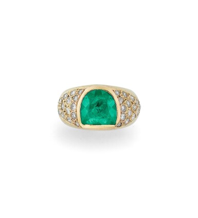 View full screen - View 1 of Lot 66. BAGUE ÉMERAUDE ET DIAMANTS | EMERALD AND DIAMOND RING.