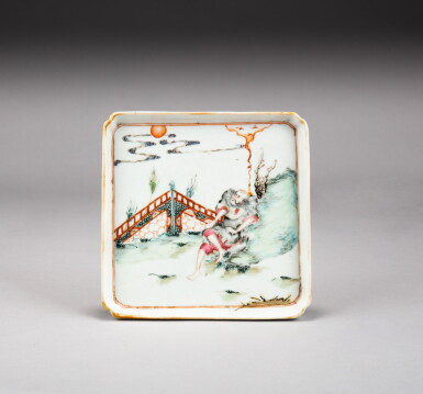 View full screen - View 1 of Lot 34. A famille-rose ‘immortal’ square dish, Qing dynasty, 18th - 19th century | 清十八至十九世紀 粉彩神仙圖方盤.