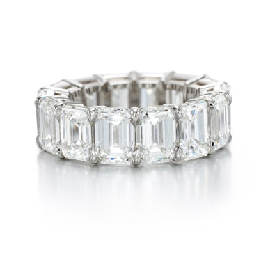 View full screen - View 1 of Lot 121. Diamond ring .