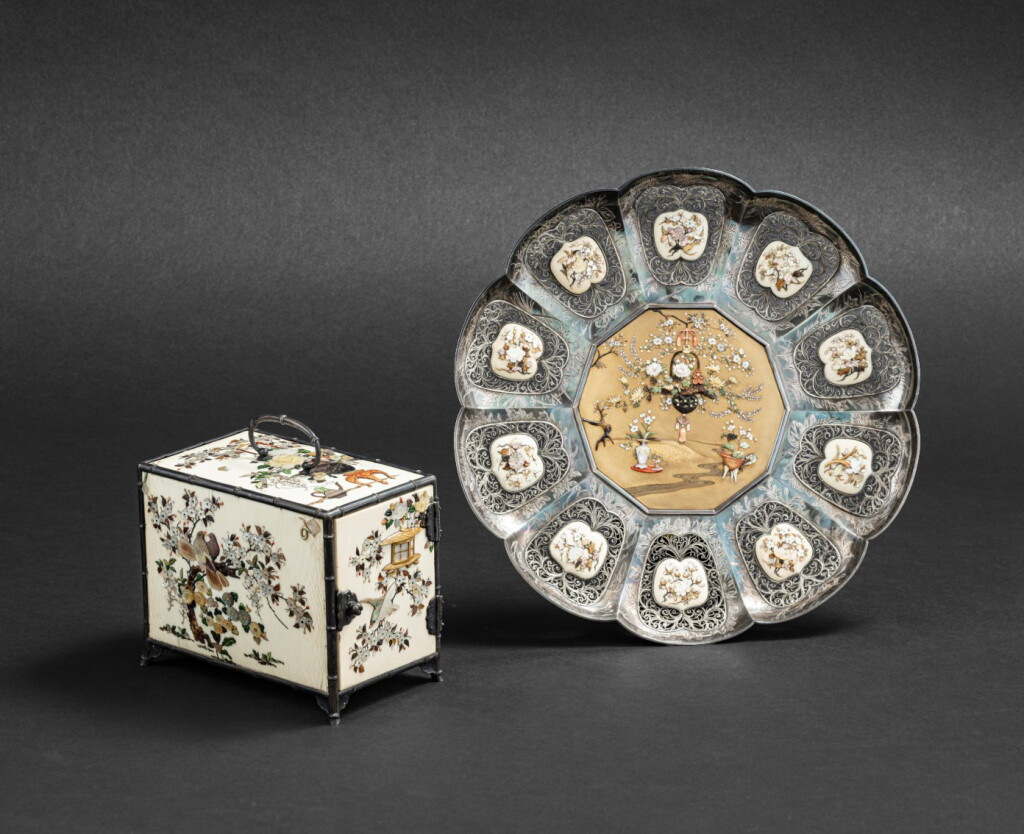 View full screen - View 1 of Lot 250. Coupe lobée en argent et petit cabinet en ivoire et laque avec incrustations de style shibayama Japon, époque Meiji | 日本 明治時期 芝山鑲嵌花鳥紋小提盒 「政久」款 及 花口盤 「一友刻」款 | A silver shibayama filigree lobed dish, inscibed Ichiyu-koku and a shibayama inlaid miniature cabinet, kodansu, Japan, Meiji period, signed Masahisa.