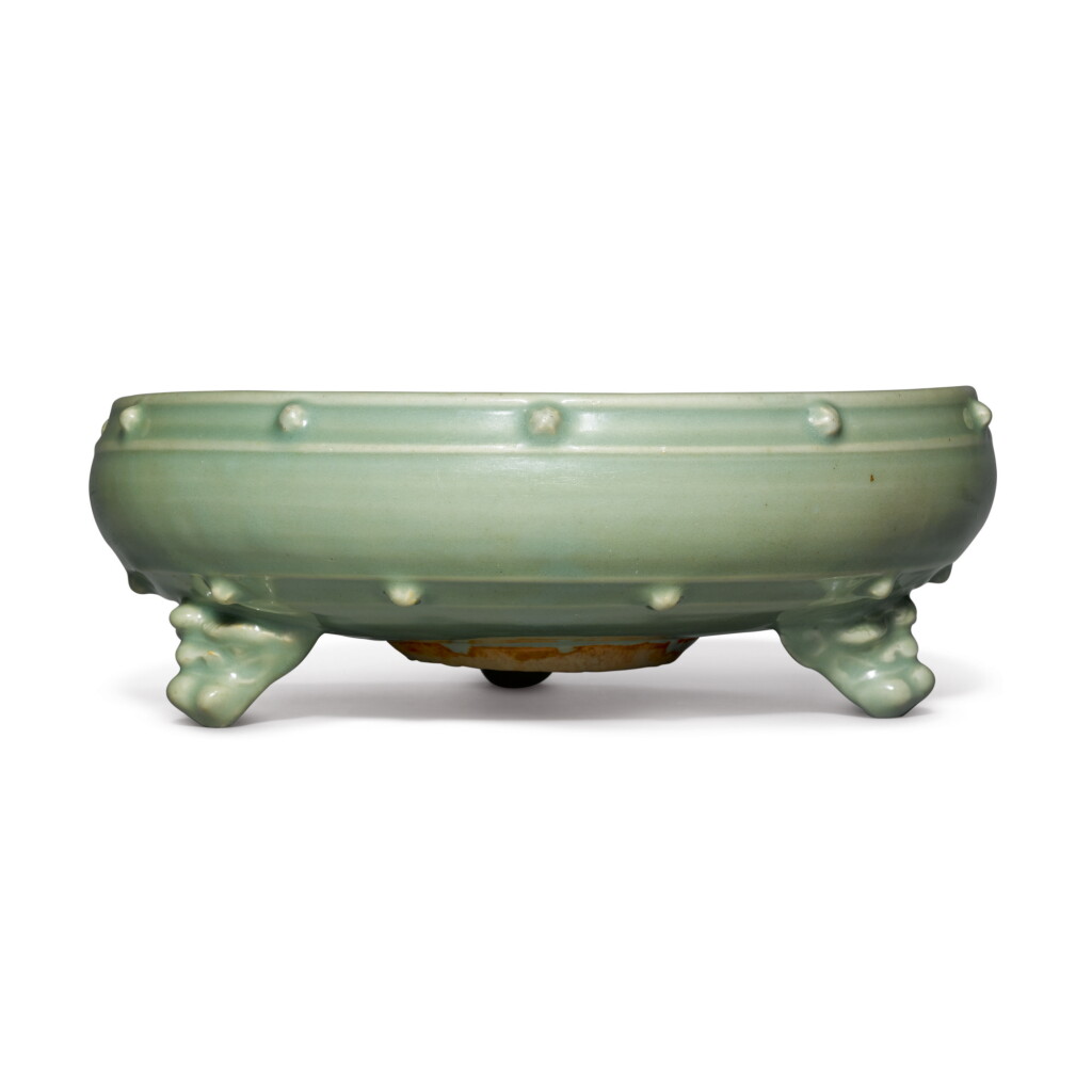 View full screen - View 1 of Lot 854. A 'LONGQUAN' CELADON-GLAZED TRIPOD CENSER, LATE YUAN / EARLY MING DYNASTY.