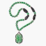 Jadeite, Onyx, Enamel and Diamond Pendent Necklace, Circa 1925 | 卡地亞 | 天然翡翠 配 縞瑪瑙 配 琺瑯彩 及 鑽石 掛墜項鏈, 年份約1925