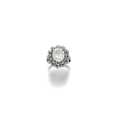 View full screen - View 1 of Lot 54. DIAMOND RING.