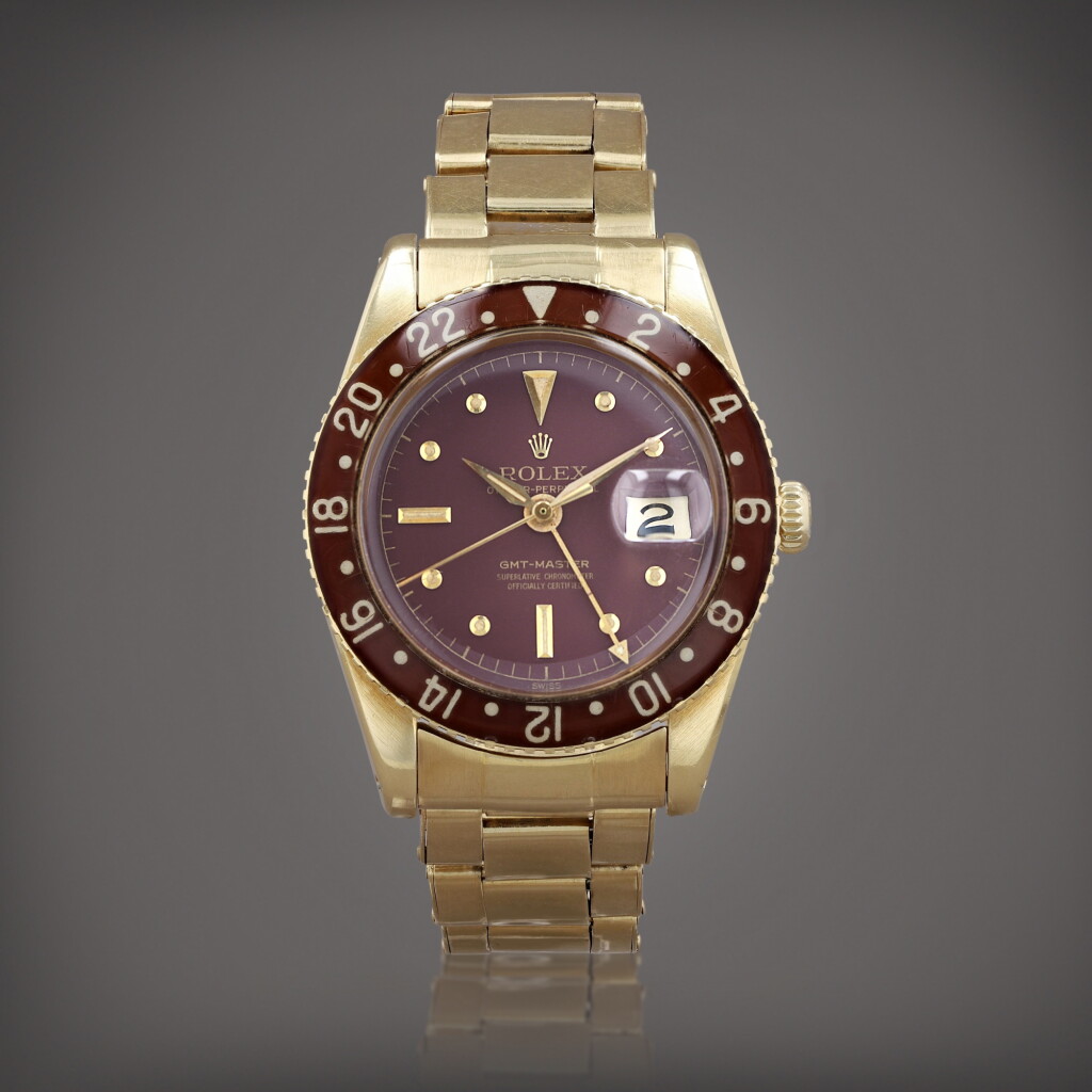 全螢幕檢視 - 查看363GMT-Master, reference 6542 Montre bracelet en or jaune avec deux fuseaux horaires, date et lunette Bakélite | Yellow gold dual time zone wristwatch with date, bracelet and Bakelite bezel Vers 1958 | Circa 1958的1
