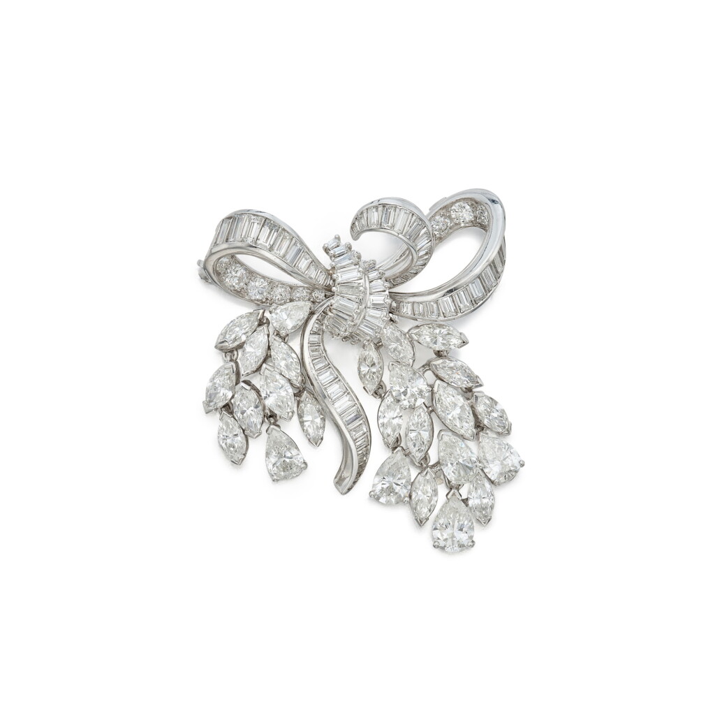 View full screen - View 1 of Lot 392. Diamond Brooch.