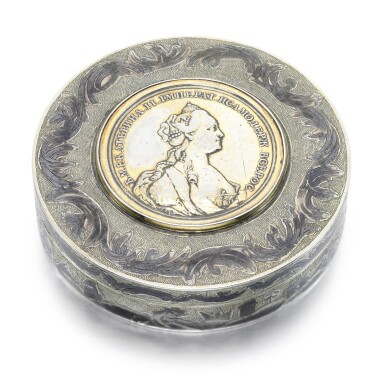 View full screen - View 1 of Lot 75. A FINE SILVER-GILT AND NIELLO SILVER BONBONNIÈRE, MOSCOW, LATE 18TH CENTURY.