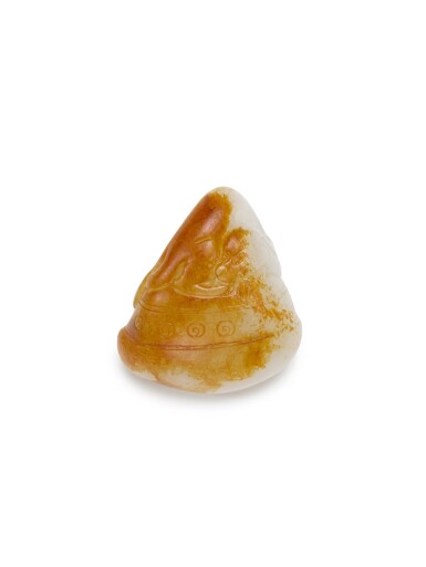 View full screen - View 1 of Lot 106. A white jade axe with dragon pendant, Qing dynasty, Qianlong period | 清乾隆 白玉鏄鐘佩.