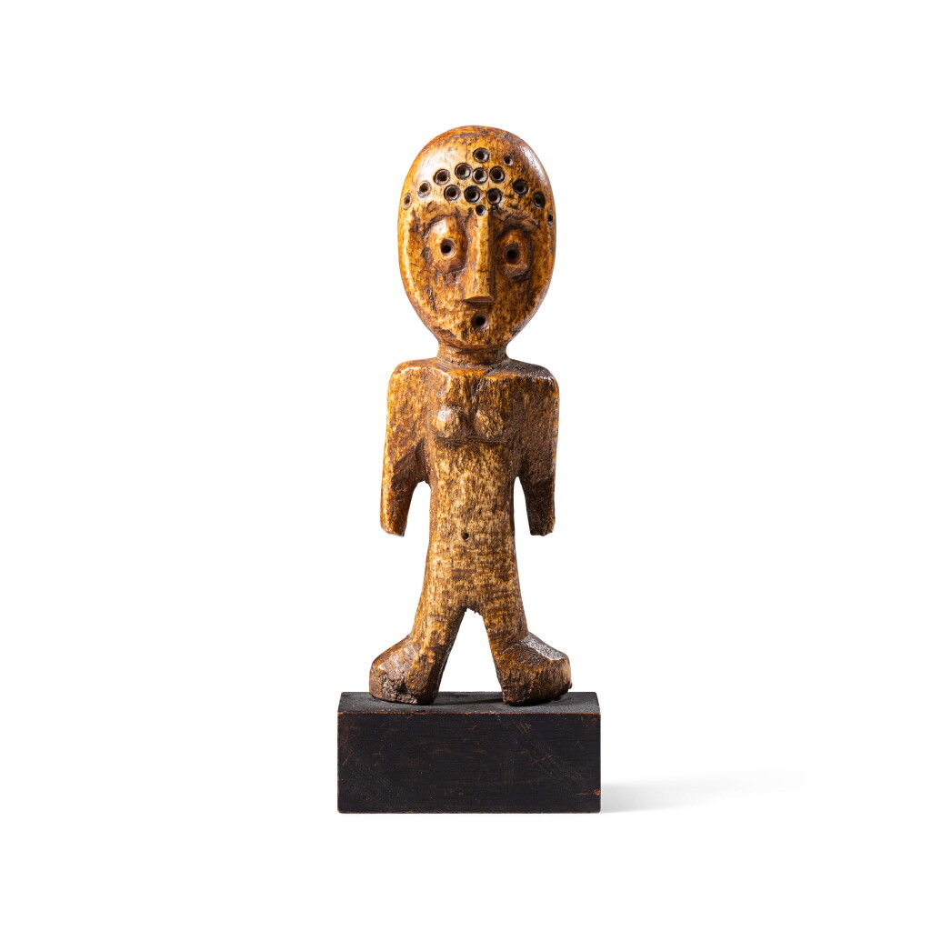 View full screen - View 1 of Lot 48. Statuette en os, Lega, République Démocratique du Congo | Lega figure, Democratic Republic of the Congo.
