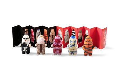 View full screen - View 1 of Lot 1002. Kidrobot for Visionnaire 44 Black Limited edition of five vynil figures of couturiers | Kidrobot pour Visionnaire Série limitée 44 Black de cinq figurines de couturiers en vynil.