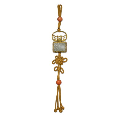 View full screen - View 1 of Lot 37. A JADE-INLAID GILT-METAL FITTING, QING DYNASTY, QIANLONG PERIOD | 清乾隆 鎏金銅嵌青白玉牌飾.