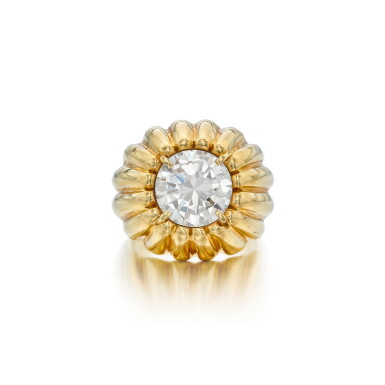 View full screen - View 1 of Lot 360. Diamond Ring.