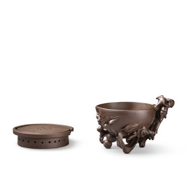 View full screen - View 1 of Lot 64. A Yixing 'peach' cup and drainage stand, signed Wang Yinxian, 20th century | 二十世紀 紫砂聖思桃杯連托.