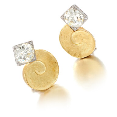 View full screen - View 1 of Lot 198. PAIR OF DIAMOND EARRINGS (PAIO DI ORECCHINI CON DIAMANTI).