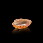 An agate ear-cup, Han dynasty 漢 瑪瑙耳盃