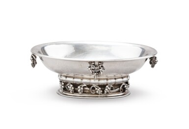 View full screen - View 1 of Lot 32. A small oval silver basin, Georg Jensen, Copenhagen, design created in 1919, circa 1960 | Petit bassin ovale en argent par Georg Jensen, Copenhague, modèle créé en 1919, vers 1960.