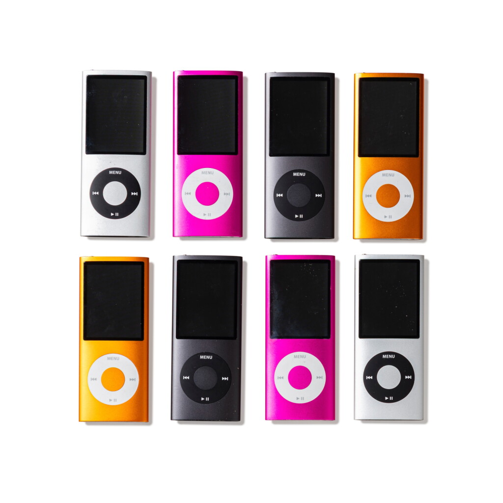 View full screen - View 1 of Lot 181. A set of eight Apple iPods Nano, 4th generation, 8 and 16 Go.