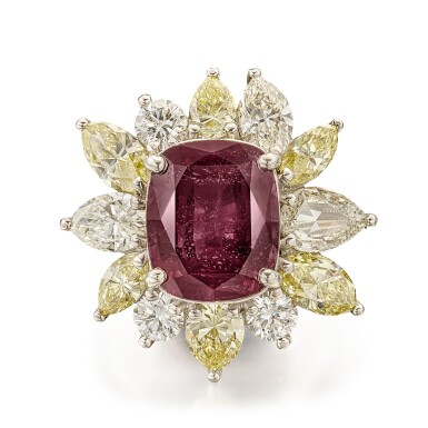 View full screen - View 1 of Lot 1696. Alexandrite, Coloured Diamond and Diamond Ring | 4.91克拉「巴西」亞歷山大變色石 及 彩色鑽石 配 鑽石 戒指.