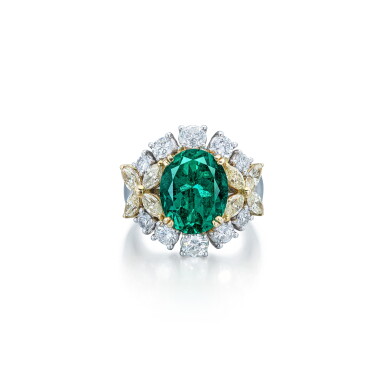 View full screen - View 1 of Lot 1998. Emerald and Diamond Ring | 祖母綠 配 鑽石 戒指.