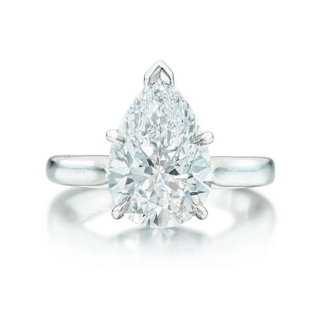 View full screen - View 1 of Lot 1900. Diamond Ring | 海瑞溫斯頓 | 3.10克拉 梨形 D色 鑽石 戒指.
