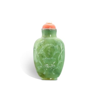 View full screen - View 1 of Lot 580. An imperial inscribed Mughal-style spinach-green jade 'floral' snuff bottle, Seal mark and period of Qianlong 清乾隆 御製碧玉痕都斯坦式題詩花卉紋鼻煙壺 《乾隆年製》款.