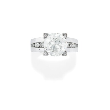 View full screen - View 1 of Lot 34. BAGUE DIAMANTS | DIAMOND RING.