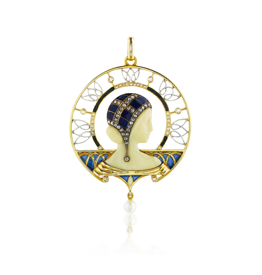 View full screen - View 1 of Lot 23. Pendentif ivoire, émail, perle et diamants | Ivory, enamel, pearl and diamond pendant.