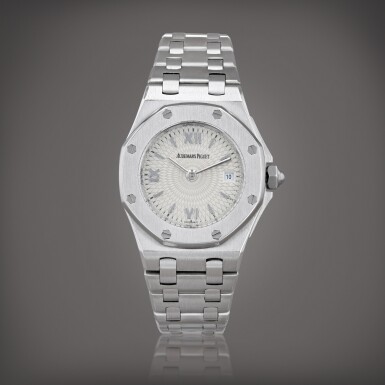 View full screen - View 1 of Lot 432. Royal Oak Offshore, reference 67150ST/O/1108ST/01 Montre bracelet en acier avec date | Stainless steel wristwatch with date and bracelet Vers 2000 | Circa 2000.