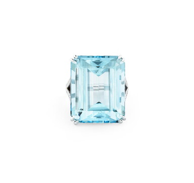View full screen - View 1 of Lot 92. Bague aigue-marine et diamants | Aquamarine and diamond ring.