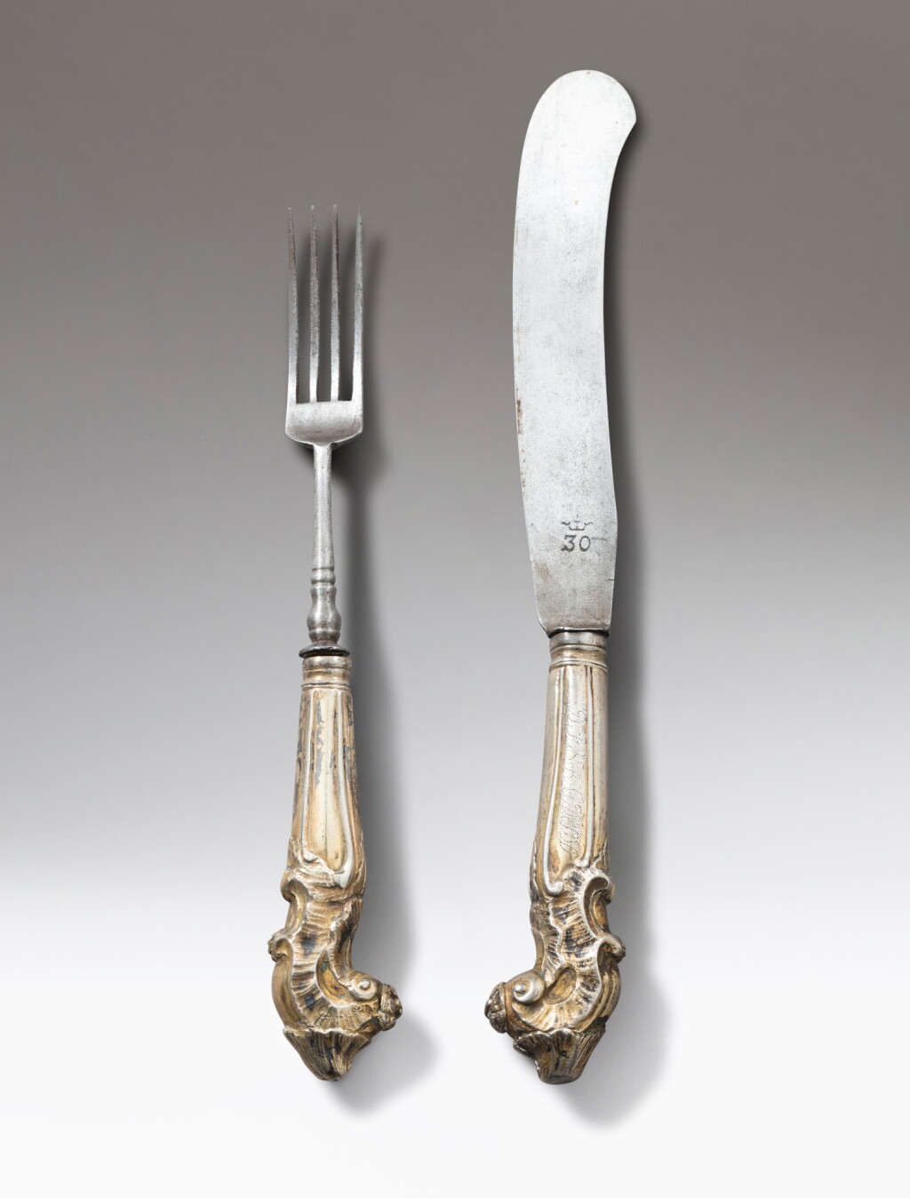 View full screen - View 1 of Lot 344. A fork and knife with silver-gilt handles, unmarked, probably South Germany or North Italy circa 1680 | Fourchette et couteau, les manches en vermeil, non poinçonnés, prob. Allemagne du Sud ou Italie du Nord vers 1680.