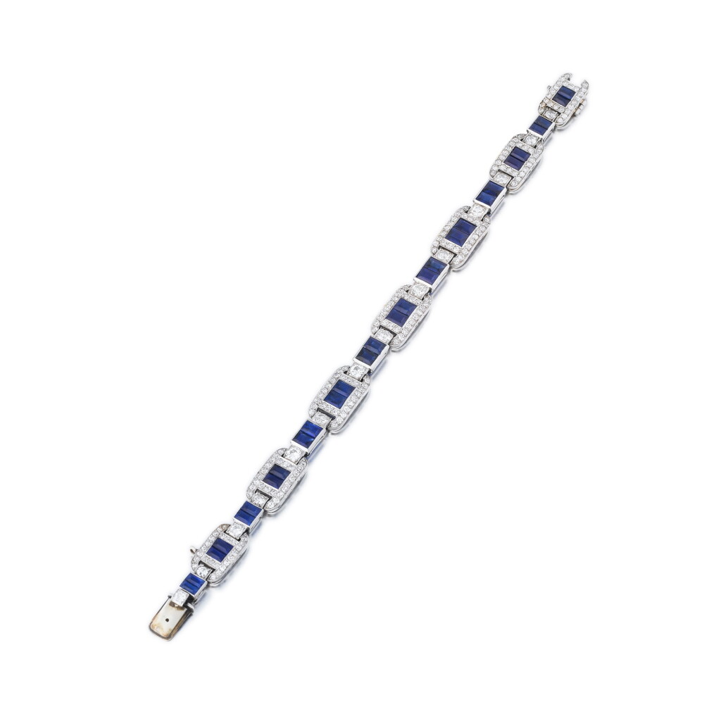 View full screen - View 1 of Lot 73. Bracelet saphirs et diamants | Sapphire and diamond bracelet.