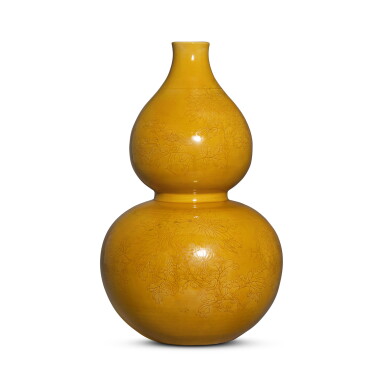 View full screen - View 1 of Lot 640. An incised yellow-glazed ‘floral’ double-gourd vase, 19th / 20th century | 十九 / 二十世紀 黃釉暗刻花卉紋葫蘆瓶.