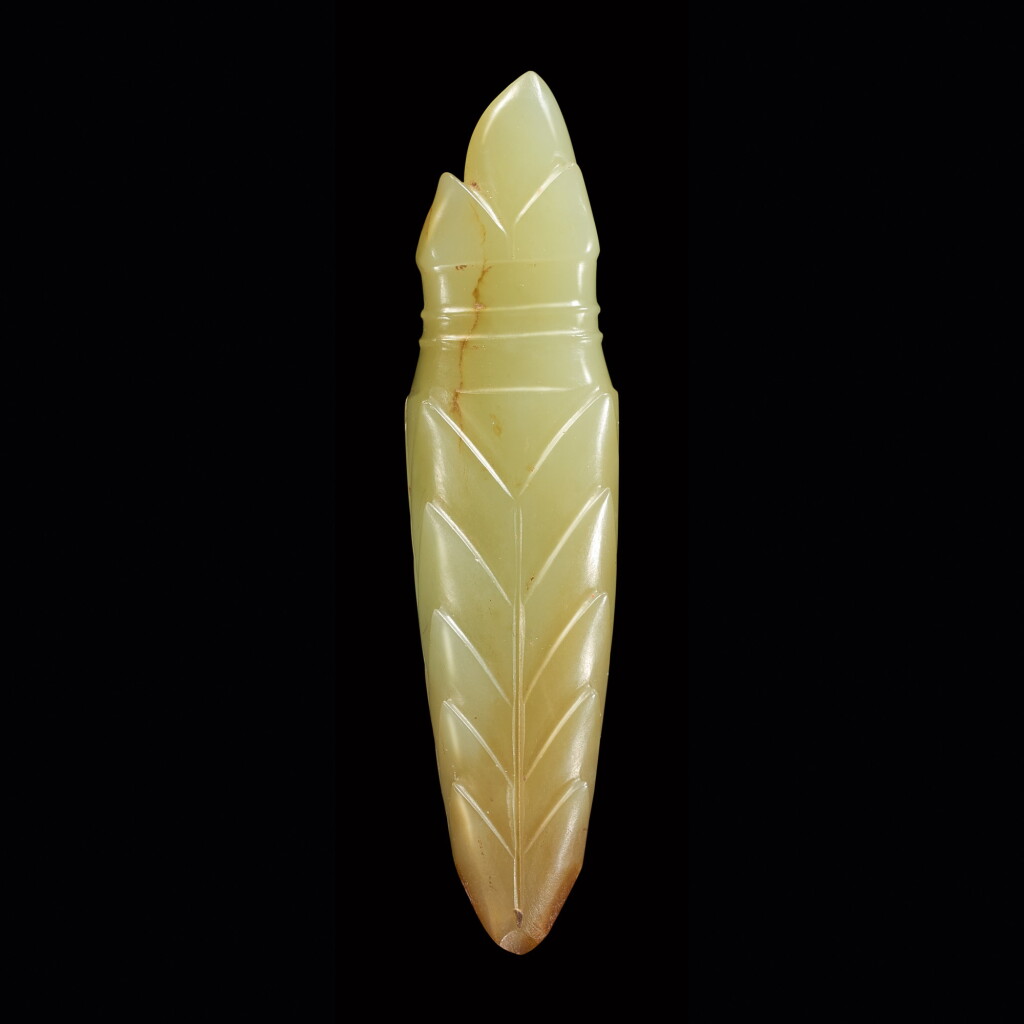 View full screen - View 1 of Lot 45. A rare celadon jade handle-shaped pendant Late Shang dynasty | 商晚期 青玉珮飾.