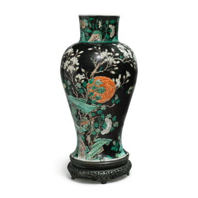 View full screen - View 1 of Lot 635. A famille-noire 'bird and flower' baluster jar, Qing dynasty, 19th century | 清十九世紀 墨地五彩錦堂富貴圖瓶.