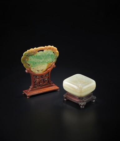 View full screen - View 1 of Lot 220. A pale celadon jade square box and cover and an archaistic jadeite pendant, Qing dynasty, 19th century | 清十九世紀 青白玉方蓋盒 及 翠玉佩飾 一組兩件.