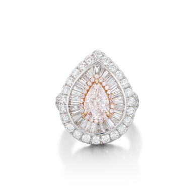 View full screen - View 1 of Lot 281. Light Pink and Diamond Ring | 2.03克拉 淡粉紅色鑽石 配 鑽石 戒指.