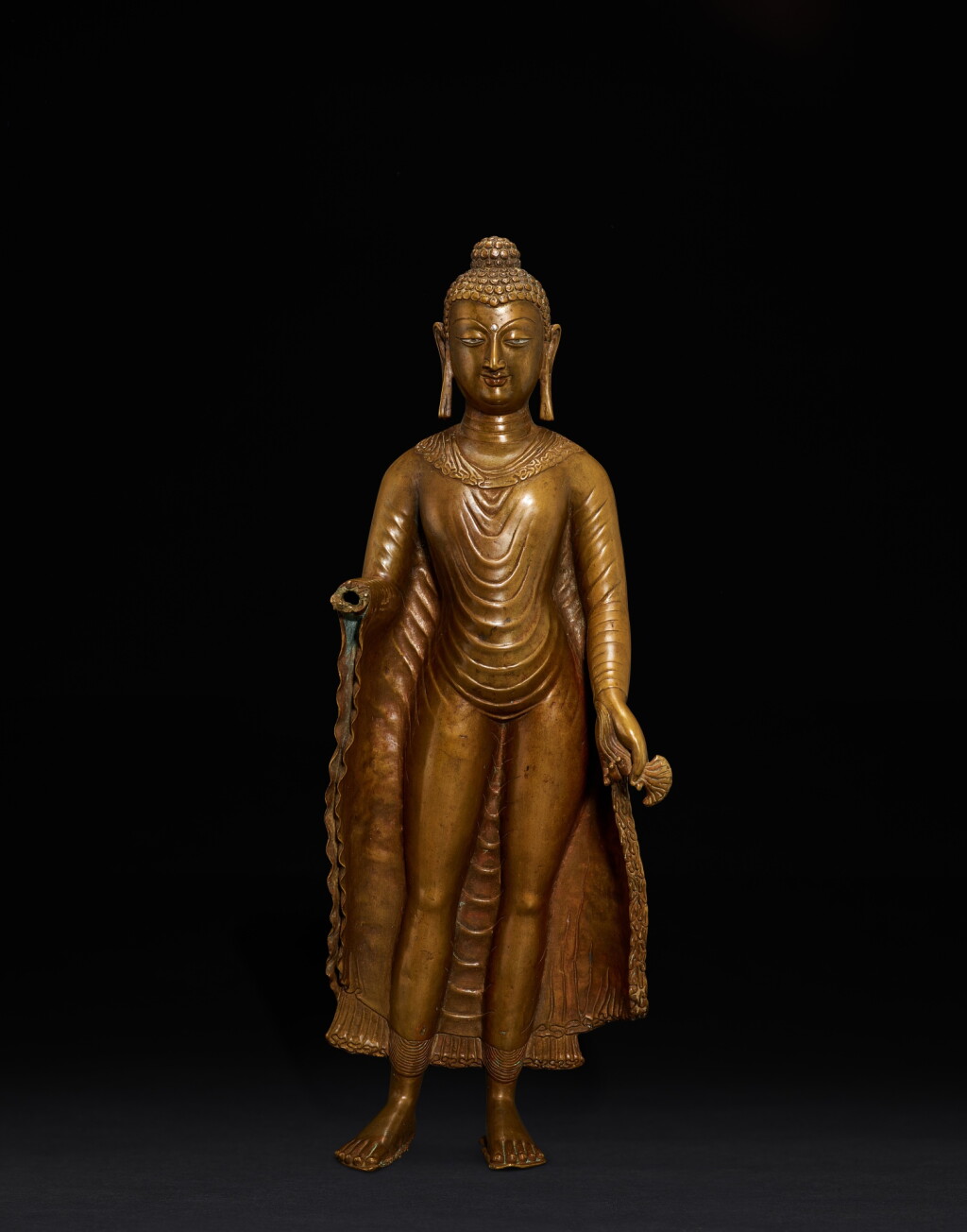View full screen - View 1 of Lot 818. A large silver-inlaid copper alloy figure of Shakyamuni Buddha, Kashmir, circa 10th / 11th century.