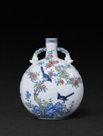 An outstanding and possibly unique famille-rose and doucai moon flask, Seal mark and period of Yongzheng | 清雍正 鬪彩加粉彩安喜圖卷雲耳扁壺 《大清雍正年製》款