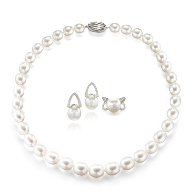 View full screen - View 1 of Lot 542. Pearl and Diamond Parure | 養殖珍珠 配 鑽石 項鏈, 戒指 及 耳環套裝.