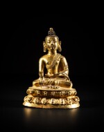 Statuette du Bouddha Shakyamuni en alliage de cuivre doré, Tibet, vers le XVe siècle | A gilt copper-alloy figure of Shakyamuni Buddha, Tibet, circa 15th century