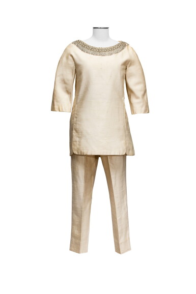 View full screen - View 1 of Lot 57. Irene Galitzine, Haute Couture, circa 1962, Silk shantung "Palazzo pyjama" | Palazzo pyjama en shantung de soie, pantalon droit.