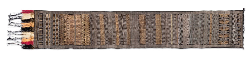 View full screen - View 1 of Lot 14. Trois écharpes slendang, Sumatra, Indonésie, début du 20e siècle | Three woman’s shoulder clothes slendang, Sumatra, Indonesia, early 20th century.