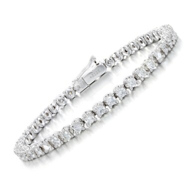 View full screen - View 1 of Lot 99. Diamond bracelet.