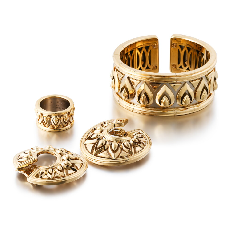 View full screen - View 1 of Lot 217. Parure or et acier, "Tanjore" | Gold and steel parure, 'Tanjore'.